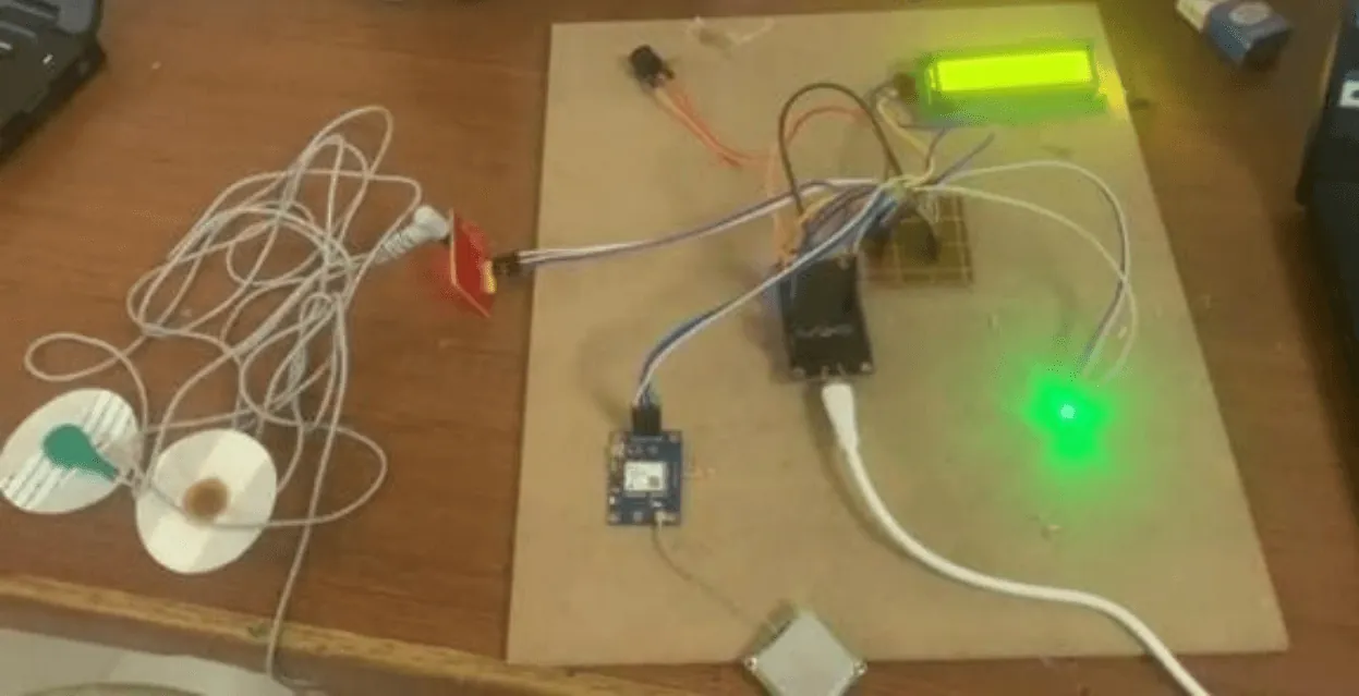 Breadboard prototype with sensor, microcontroller and wiring